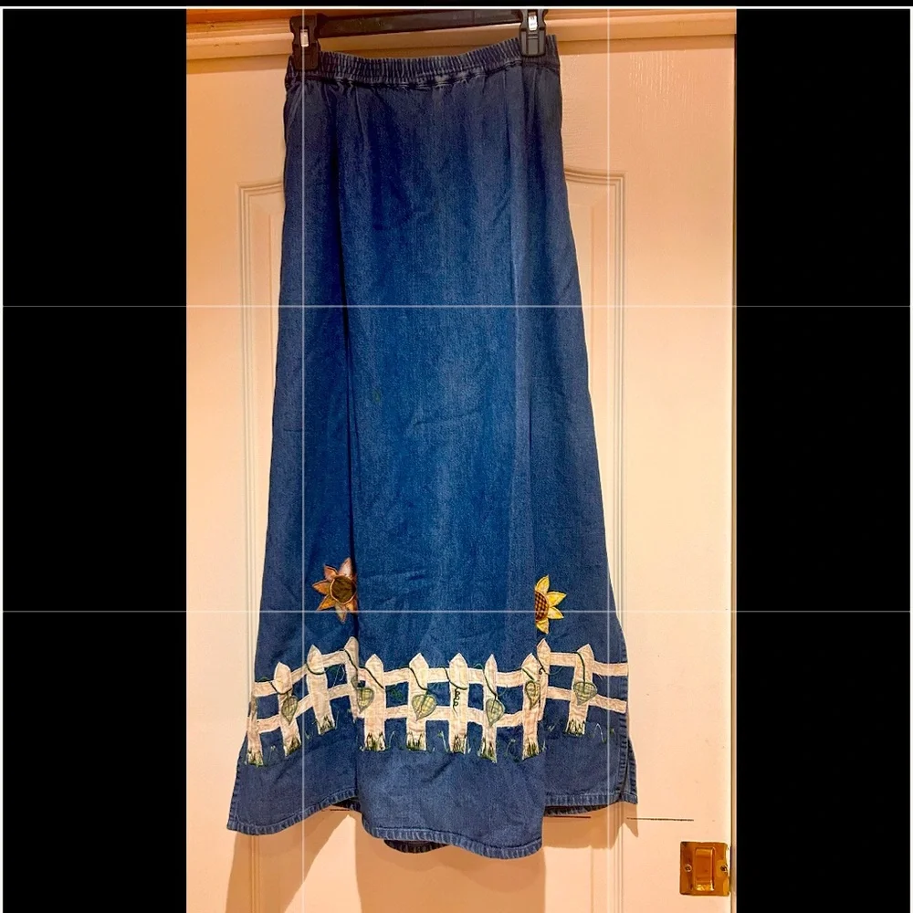 P.M.G. Collection denim cute skirt - Picture 2 of 6